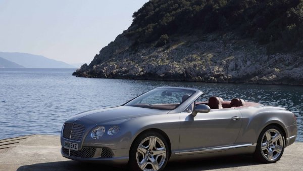 Кабриолет у моря