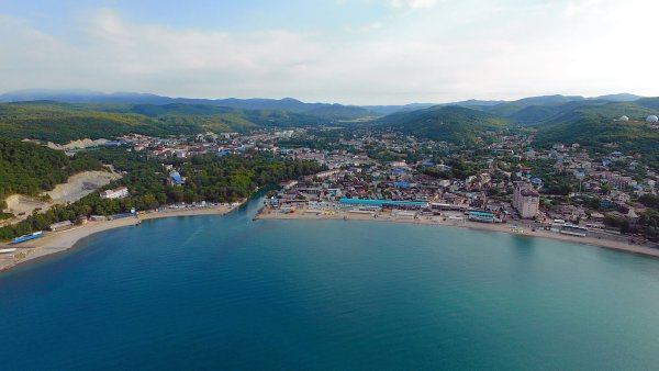 Пляж морская волна Джубга