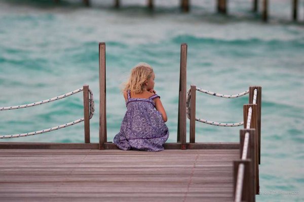 Девушка на берегу