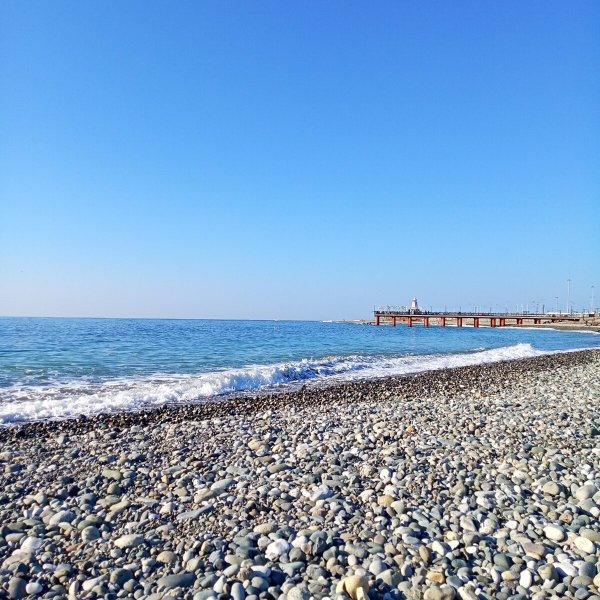 Пляж Нижнеимеретинской бухты Адлер