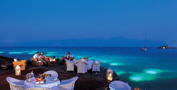 Кафе на берегу моря