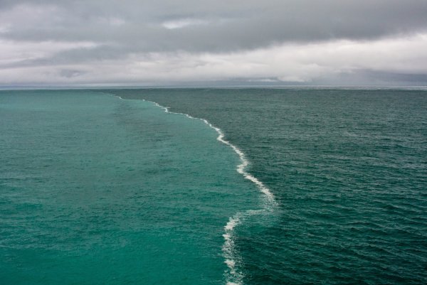Море вдали