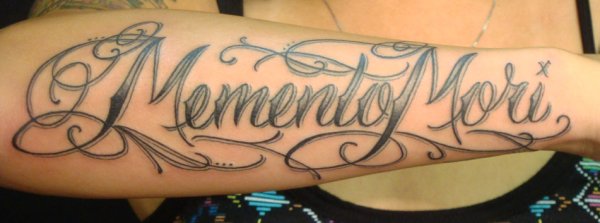 Тату надпись моменто море