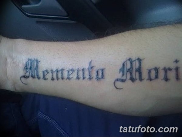 Помни о смерти на латыни