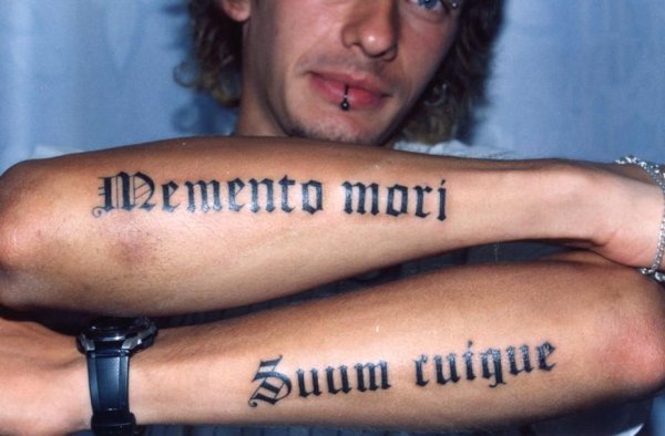 Каждому своё на латыни тату