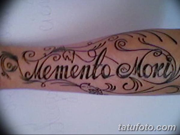 Тату надпись моменто море