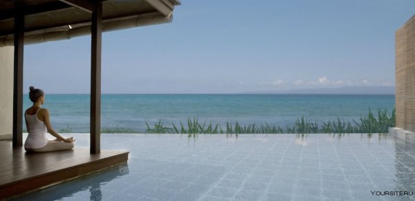 Йога на берегу океана