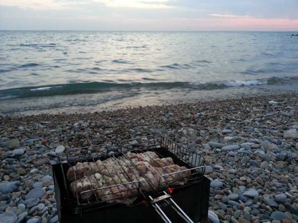 Мангал на берегу моря