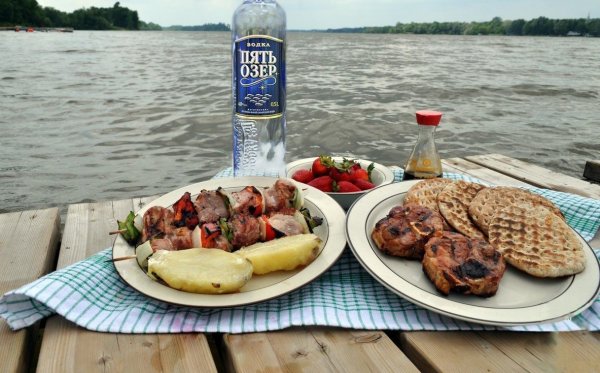 Шашлык на берегу моря