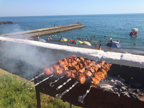 Мангал на берегу моря