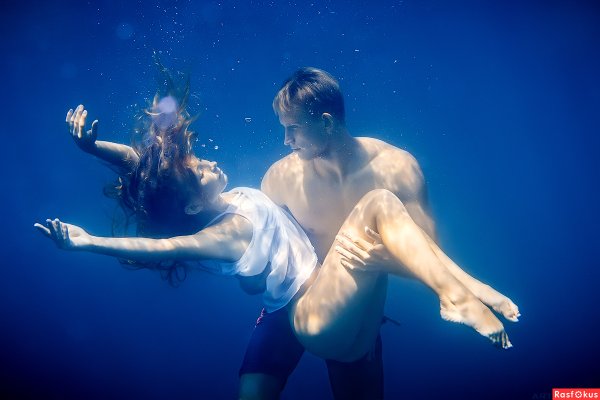 Парень и Левушка под водой