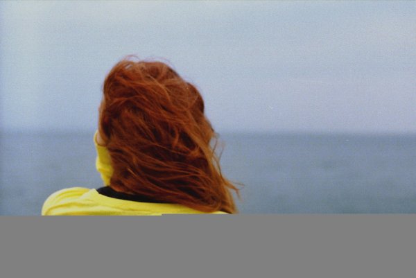 Развивающиеся волосы на ветру