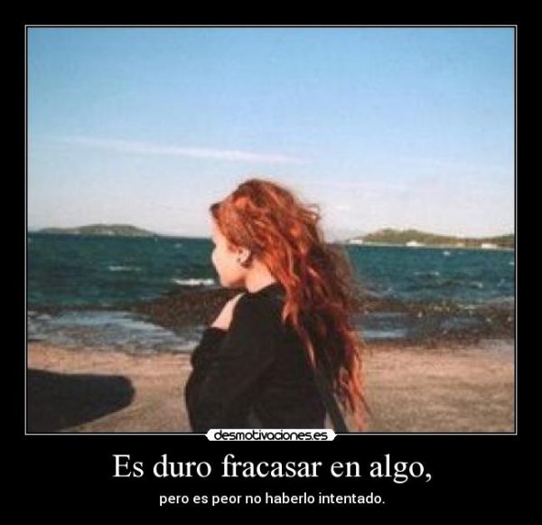 Девушка в шляпе на море