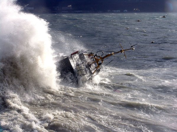 Корабли в сильный шторм