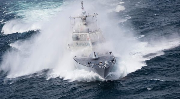 Корабль в шторм