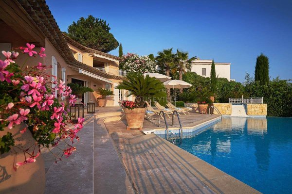 Современная вилла в Италии на море