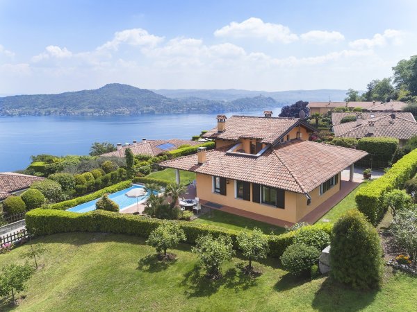 Вилла в Италии на берегу моря