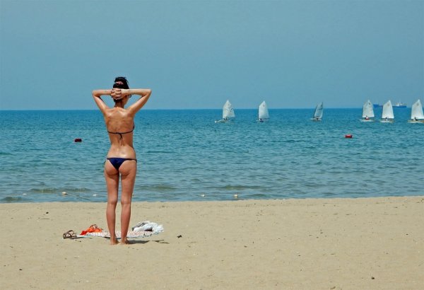 Женщина в гамаке