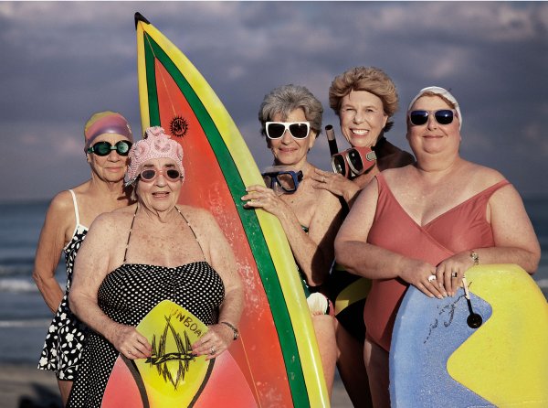 Бабушка на море