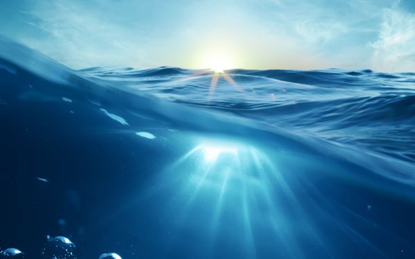 Синее небо и море