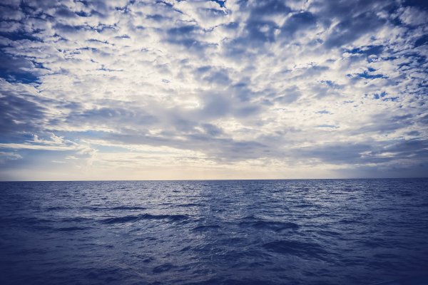 Голубое море и солнце