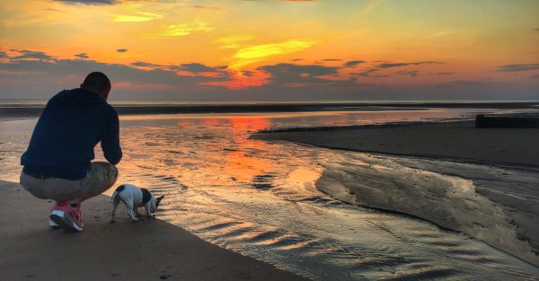 Один на берегу моря