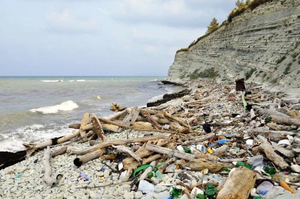 Загрязненное черное море Туапсе