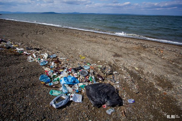 Мусор на побережье