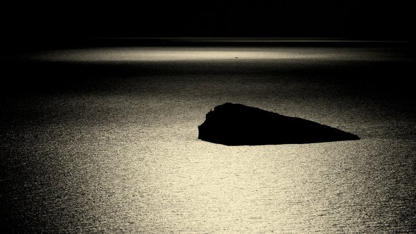 Тени в море