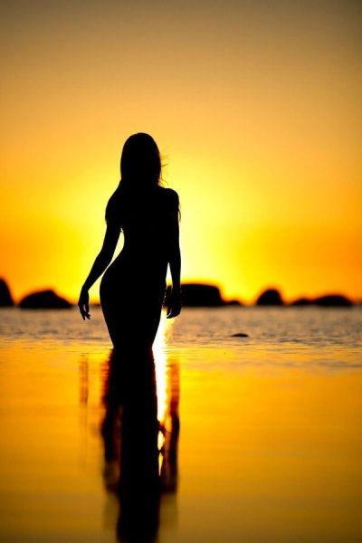 Красивый силуэт девушки