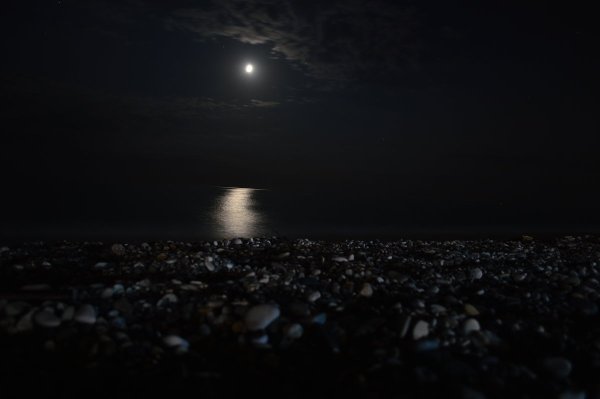 Темная ночь на море