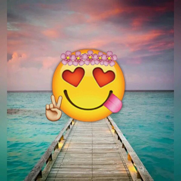 Смайлики на море отдыхают