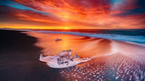 Красивый закат на море