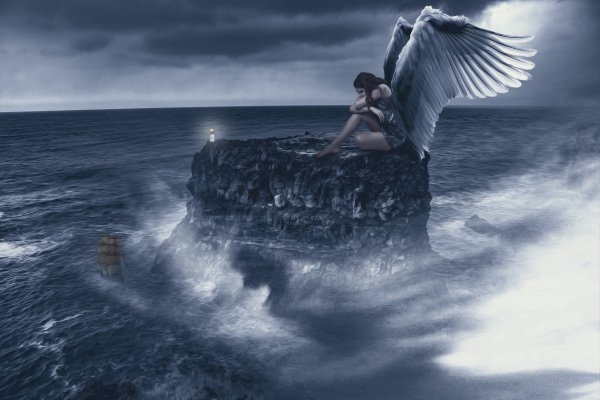 Ангел на берегу моря