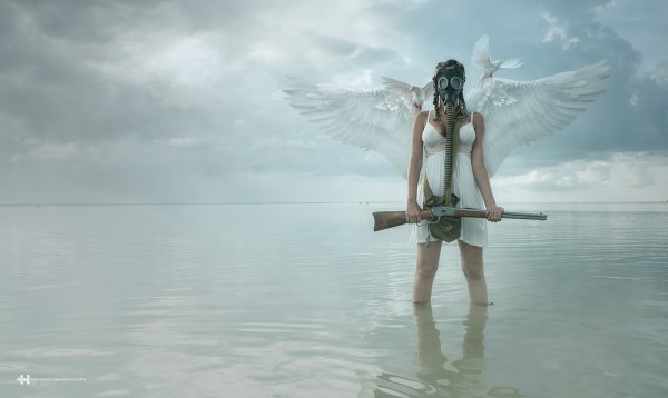 Девушка с крыльями