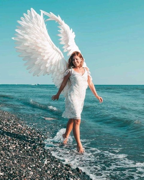 Девушка с крыльями лебедя