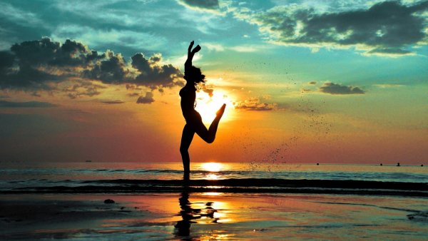 Девушка на закате