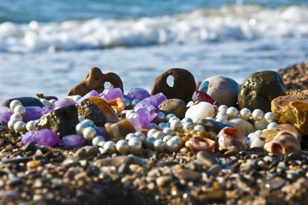 Камушки на море