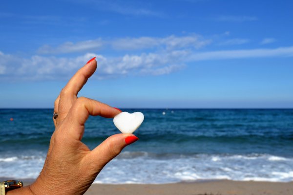 Сердечко на берегу моря
