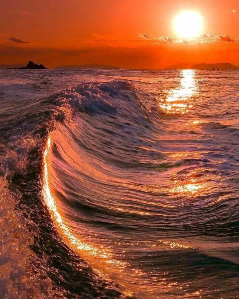 Девушка мечтает о море