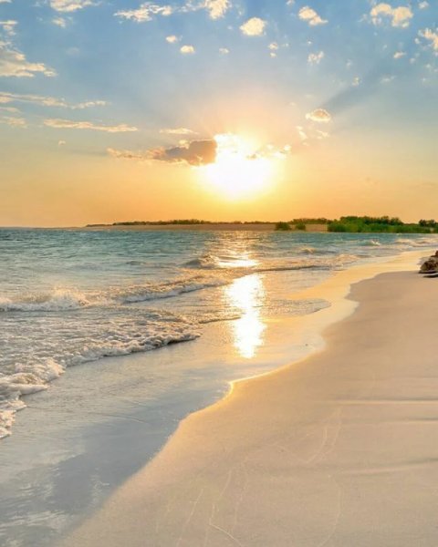 Красивый пляж