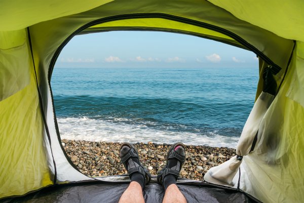 Ночь в палатке на берегу моря