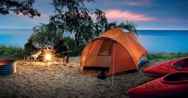 Палатка на берегу моря