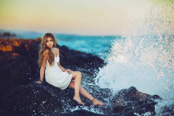 Девушка на берегу