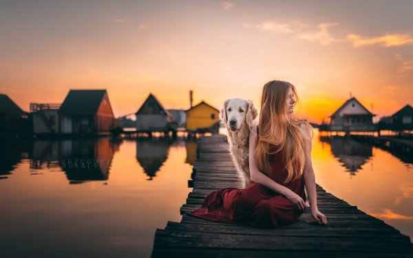 Девушка с собакой на закате