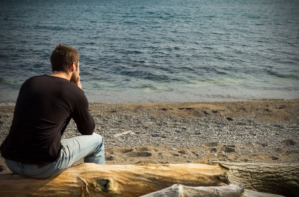 Красивая мужская фигура со спины