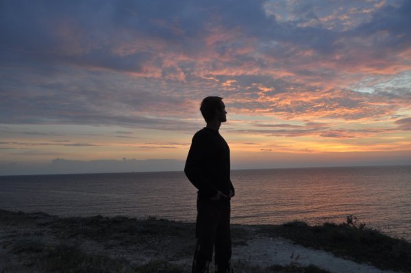 Красивые парни на море