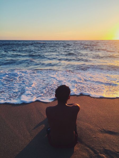 Мужчина на закате