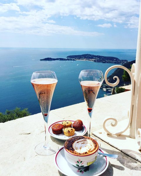 Завтрак с шампанским