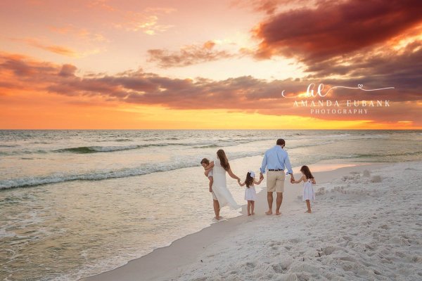 Счастливая дружная семья